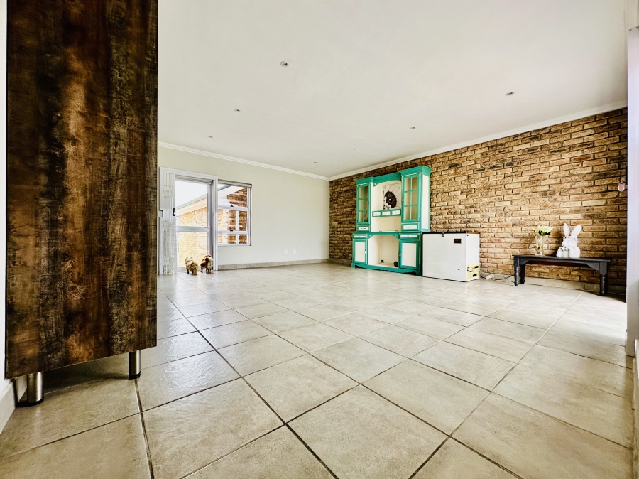 3 Bedroom Property for Sale in De Kelders Western Cape